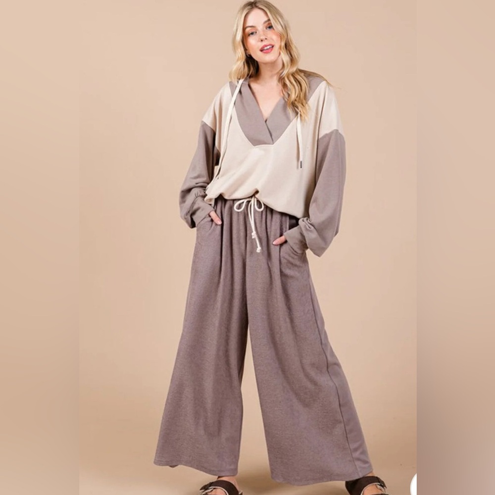 Ces Femme Tan & Taupe   LONG SLEEVE V-NECK HOODED COLORBLOCK OVERSIZED TOP